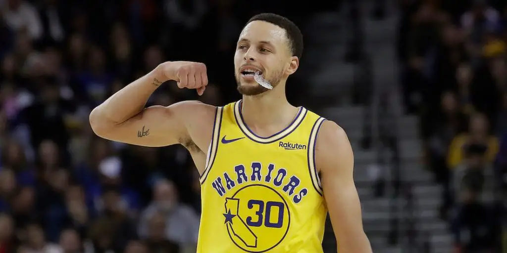 Stephen Curry stava cercando di convincere Giannis Antetokounmpo a unirsi a lui … In PUBG Stephen Curry stava cercando di convincere Giannis Antetokounmpo a unirsi a lui ... In PUBG