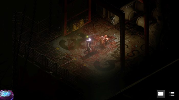 Un filmato di STASIS: BONE TOTEM. Un personaggio giocante incontra una figura insanguinata in una stanza buia.
