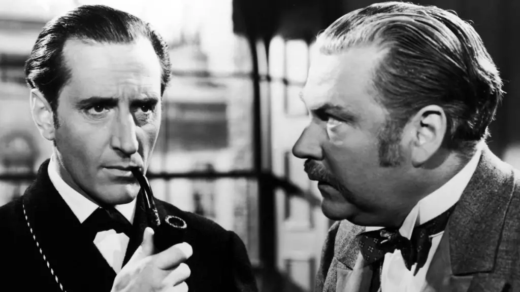 Fermo immagine in bianco e nero di un film di Sherlock Holmes degli anni '40.